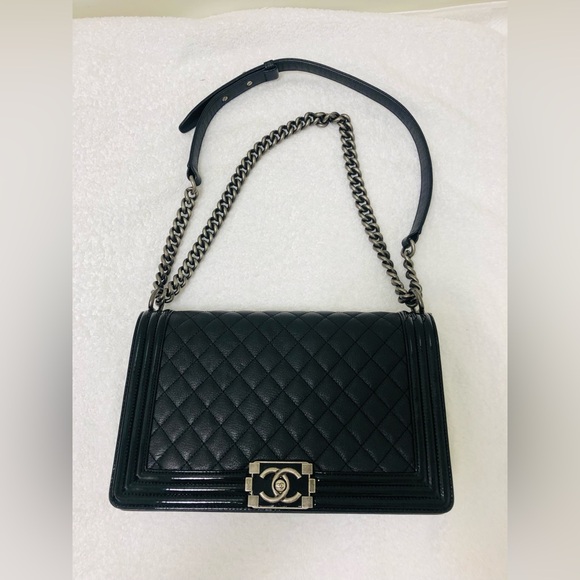 100% Authetic Boy Chanel Handbag Medium - Color : : Navy - Picture 1 of 16